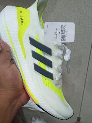 Adidas Ultraboost 2022 running shoes for men