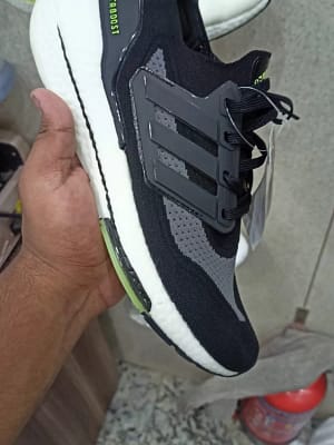 Adidas Ultraboost 2022 running shoes for men