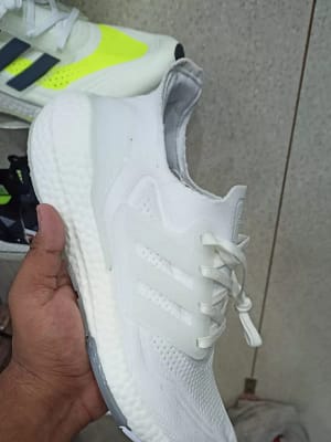 Adidas Ultraboost 2022 running shoes for men