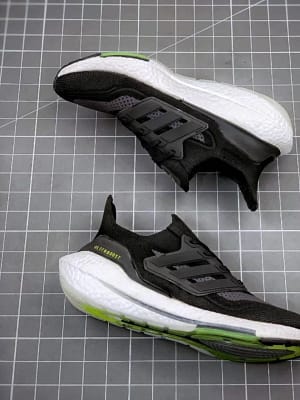 Adidas Ultraboost 2022 running shoes for men