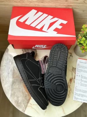 NIKE AIR JORDANS RETRO 1 Travis Scott  PHANTOM sneaker