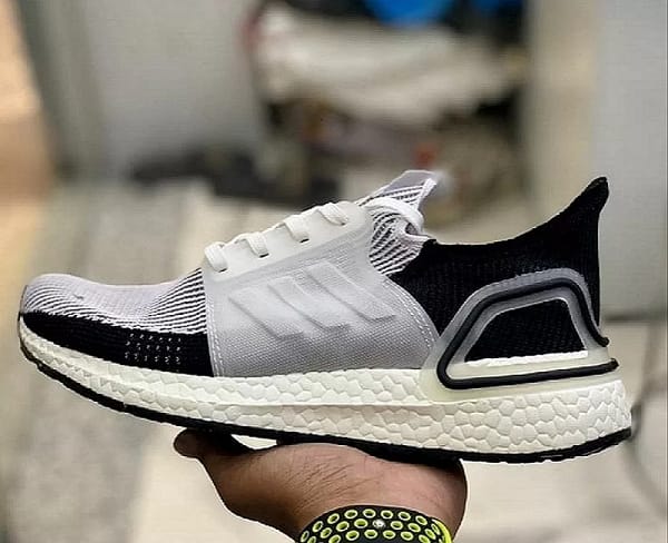 Adidas Ultraboost 2019 running shoes for men - Image 2