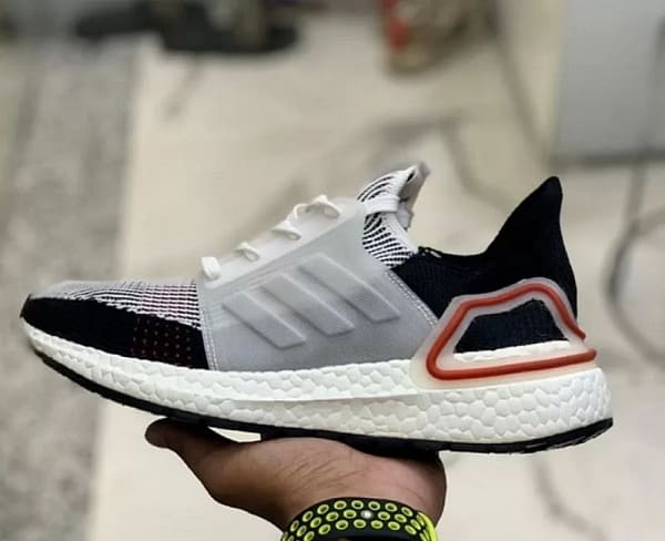 Adidas Ultraboost 2019 running shoes for men - Image 3