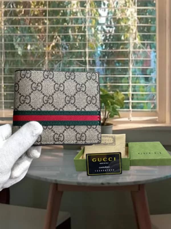 Gucci premium leather Men wallet - Image 3